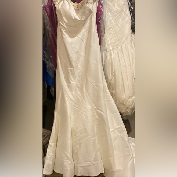 Jasmine Bridal Ivory mermaid taffeta wedding gown - Picture 3 of 10